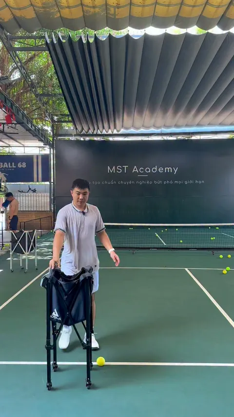 Sang Việt Nam không để du lịch mà để học pickleball