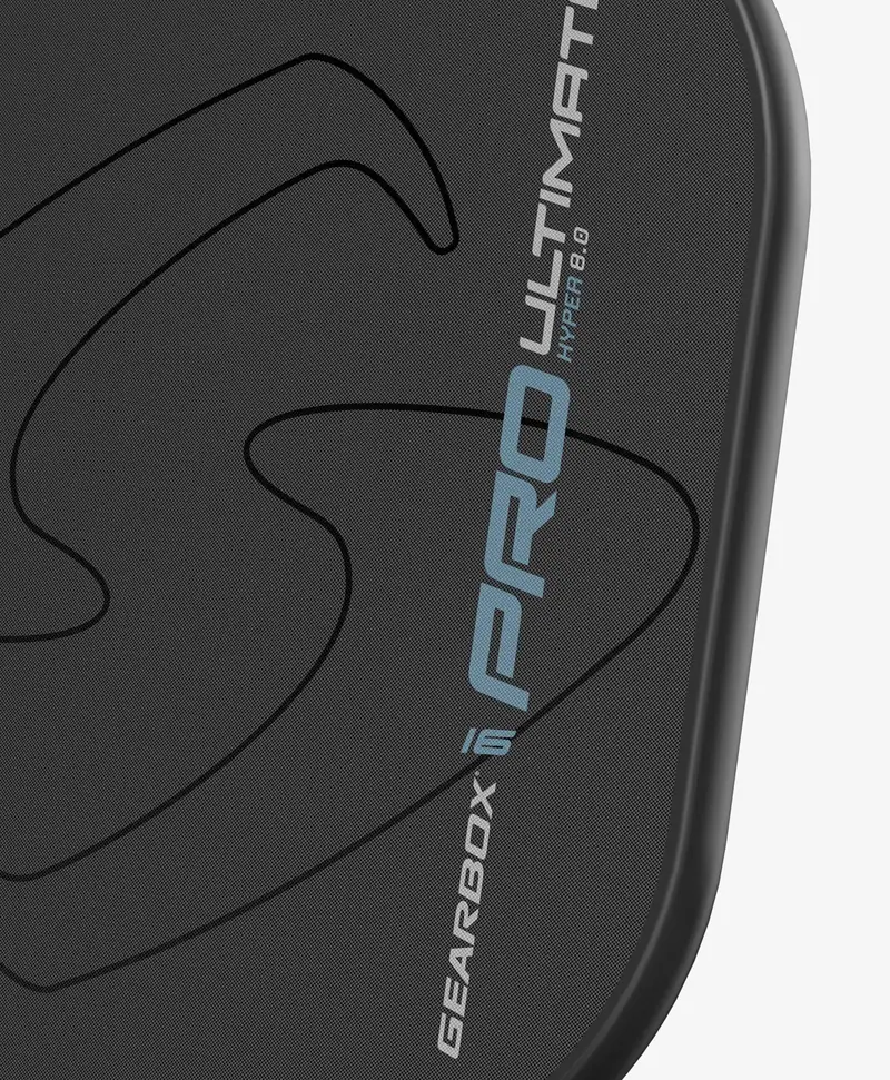 Cận cảnh mặt vợt carbon thô của Pro Ultimate Hyper