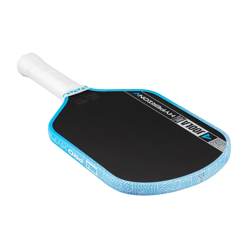 Vợt Hyperion Pro V nằm chéo, nhìn mặt vợt từ phía đầu
